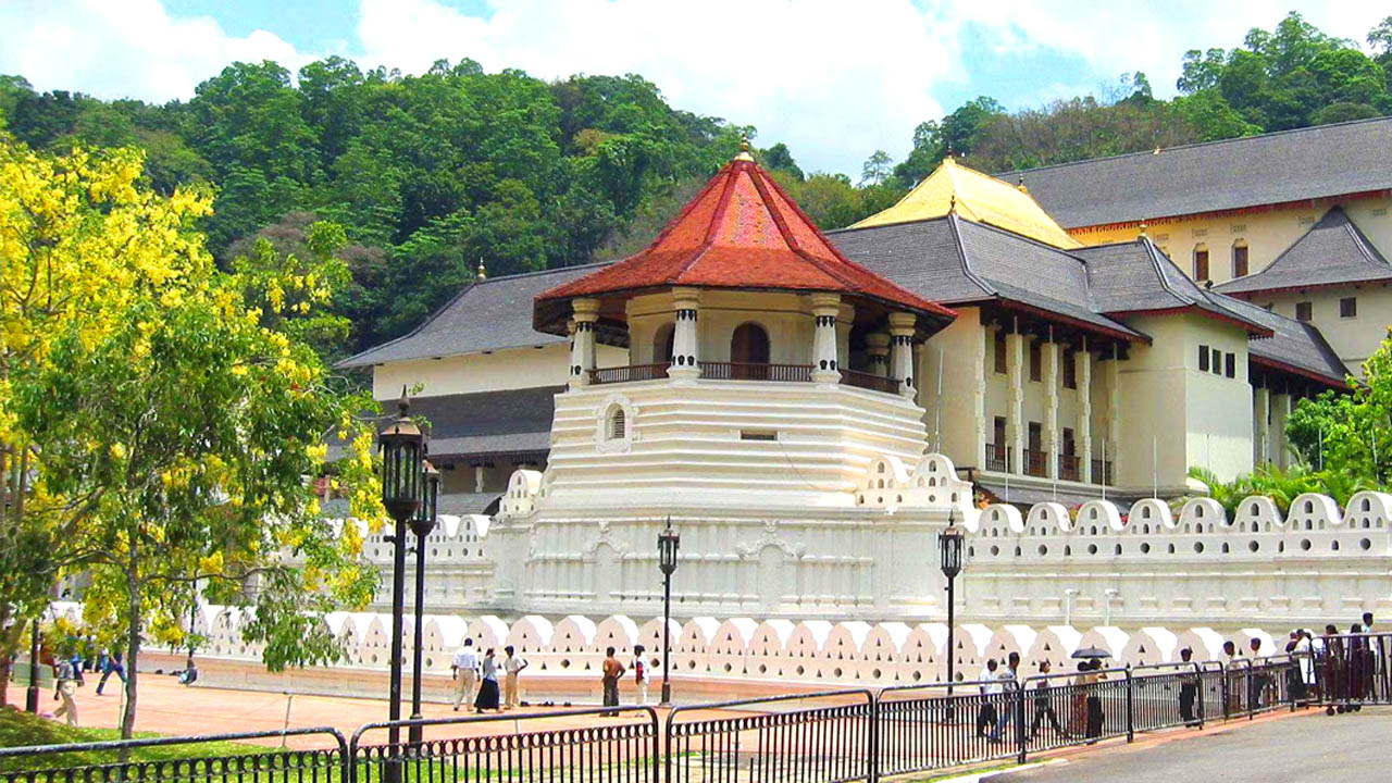 Temple tooth - Sri Lanka Awaits You