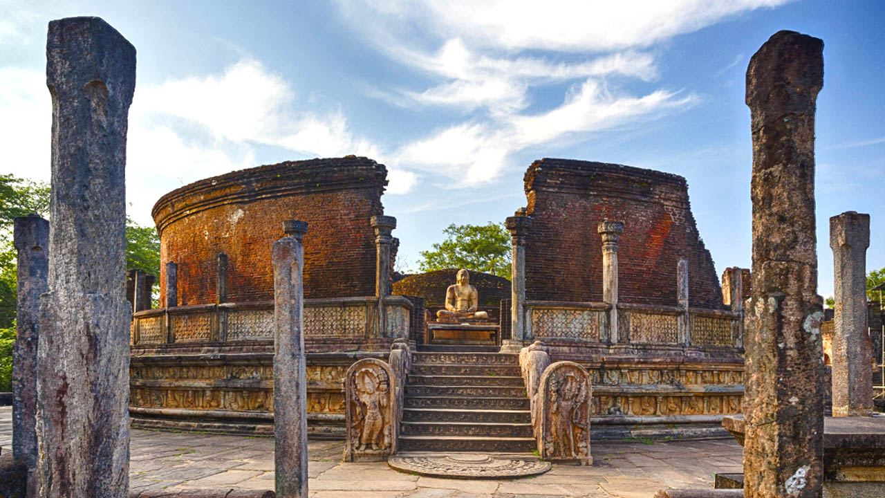 Polonnaruwa - Sri Lanka Awaits You